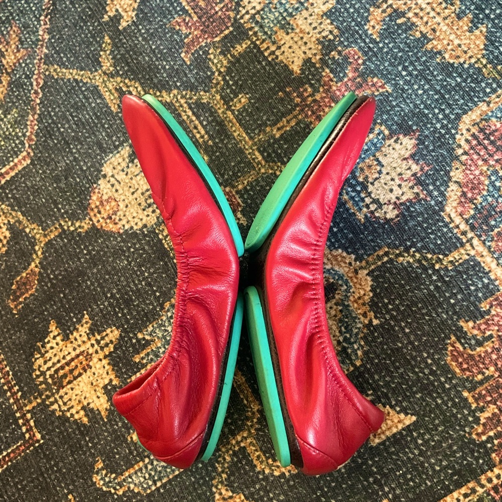 🎉EUC Tieks! Cardinal Red, Size 6. Slight scuffing in front of toe.